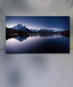 تابلو زیبای کوه یخ و دریاچه زیبا