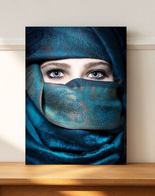 تابلو پذیرایی حجاب استایل روسری و چشم آبی عکس دختر با حجاب