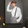 تابلو قاب شاسی برای فروشگاه لباس زنانه طرح دختری با کلاه و پیراهن سفید