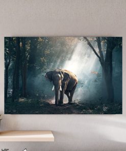 تابلو حیوانات تصویر فیل در میان جنگل
