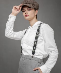 خرید تابلو قاب شاسی برای فروشگاه لباس زنانه طرح دختری با کلاه و پیراهن سفید