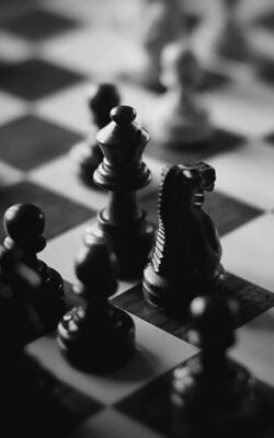 قیمت و خرید تابلو سیاه و سفید بازی شطرنج