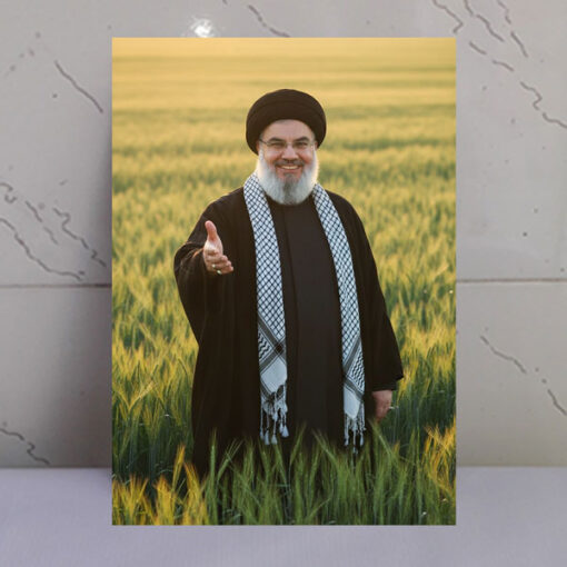 تابلو شهدا عکس شهید سید حسن نصرالله در دشت گندم زار