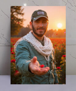 تابلو شهدا عکس شهید محمد هادی ذوالفقاری در دشت گل و نور خورشید