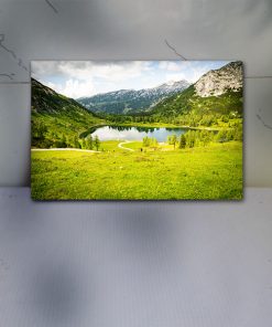 تابلو عکس دره سرسبز و دریاچه