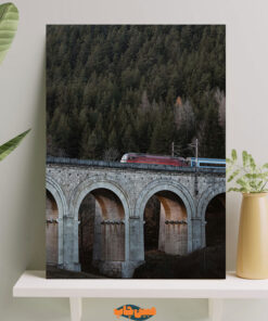 تابلو قطار در حال حرکت روی پل